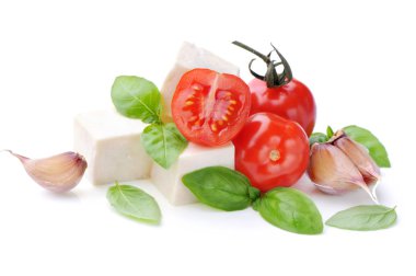 Taze ve lezzetli domates, fesleğen, mozzarella ve sarımsak. Caprese salatası .