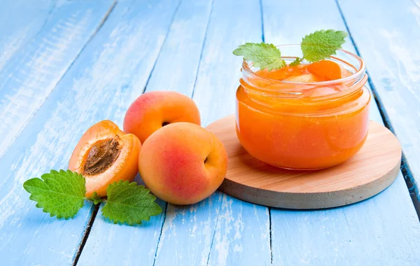 Fresh apricots — Stock Photo, Image