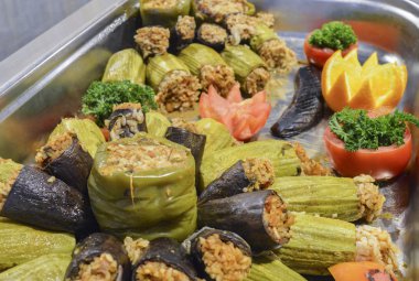 Dolmalar sebze doldurulmuş bir oryantal Restoran büfedeki