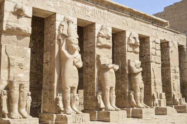 Beelden in de tempel van Medinat Habu — Stockfoto