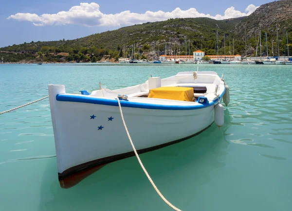 그리스의 펠로폰네소스에 휴양지인 메타나의 늪지대에는 어선이서 — 스톡 사진