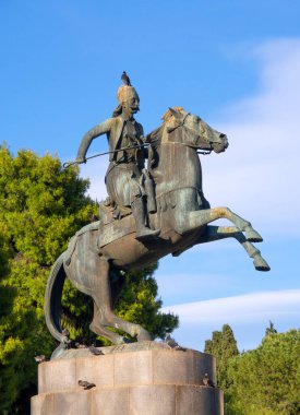 Yunanistan 'ın başkenti Atina' nın merkezinde 1821 Yunan Devrimi 'nin lideri Yorgo Karaiskakis heykeli