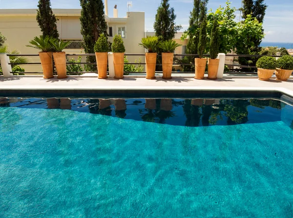 Piscina Con Una Hermosa Vista Apartamento Soleado Día Caluroso Atenas — Foto de Stock