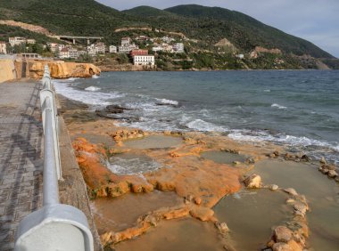Yunanistan 'daki Loutra Edipsou Spa Oteli' nde doğal kaplıca banyosu 
