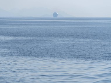 Yunanistan 'daki İyon Denizi' nde minimalist bir yolcu gemisi