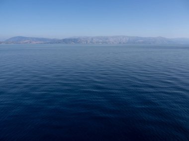 İyon Denizi 'nden Arnavutluk kıyılarına manzara