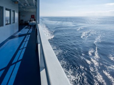 Kerkyra, Korfu, Yunanistan. 30 Ekim 2025: Yunanistan 'daki Korfu Adalarına giden yolcu feribotunun güvertesi