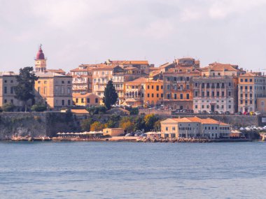 Yunanistan 'ın Korfu adasındaki Kerkyra kentinin deniz manzarası