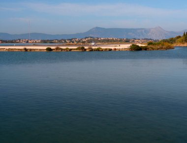 Yunanistan 'ın Korfu adasındaki Ioannis Kapodistrias Havalimanı' ndan bir uçak kalkışa hazırlanıyor.