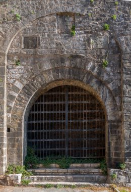 Ioannina, Epirus, Yunanistan. 1 Kasım 2025: Yunanistan 'ın Ioannina kentindeki kaleye giriş