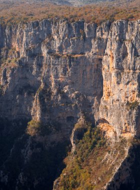 Yunanistan 'daki Epirus dağlarındaki Vikos Boğazı' nın manzarası
