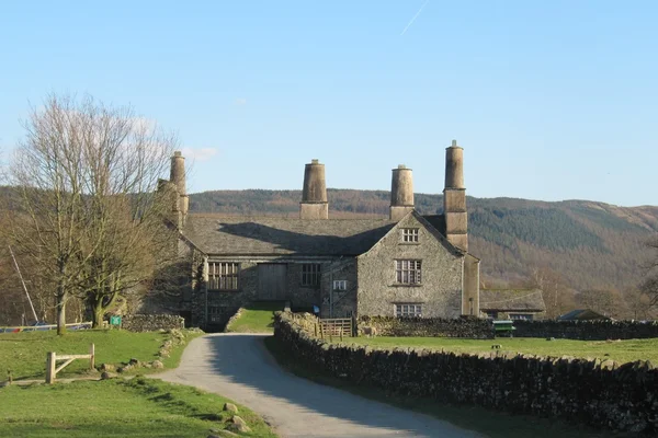 Alte Halle am Coniston in der Seenplatte, UK — Stockfoto