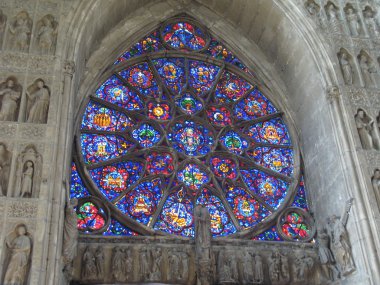 Reims katedral mavi renkli cam pencere