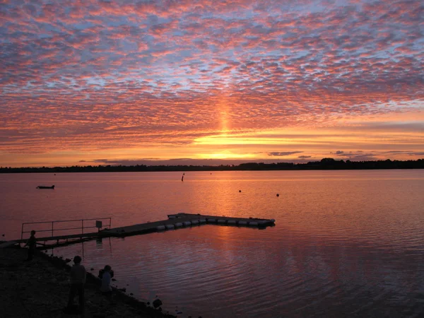 Magnifique coucher de soleil sur draycote lac d'eau — Photo