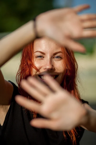 Girl closes hands — Stock Photo, Image