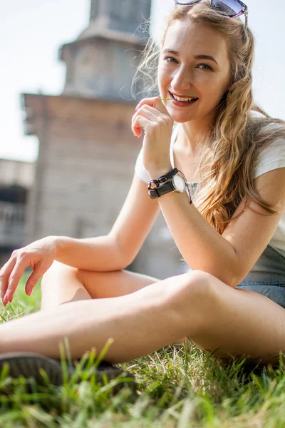 Girl on grass — Stock Photo, Image