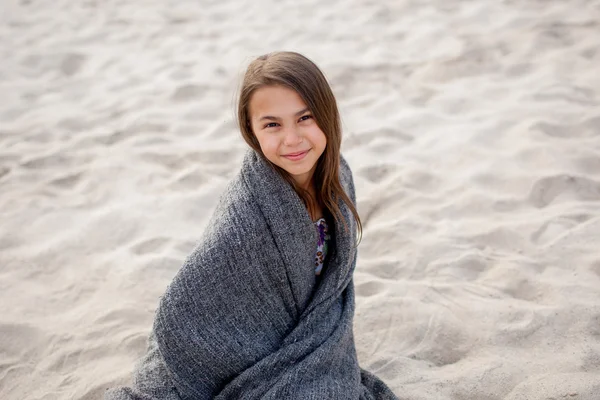 Menina em xadrez — Fotografia de Stock