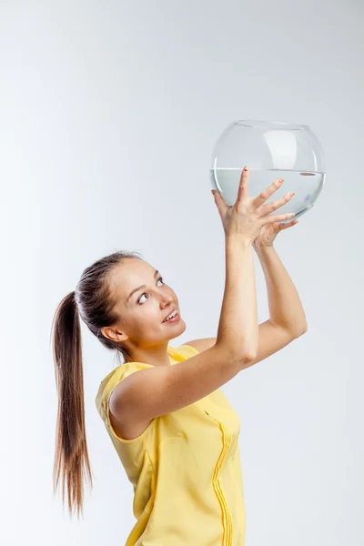 Ragazza con un acquario — Foto Stock