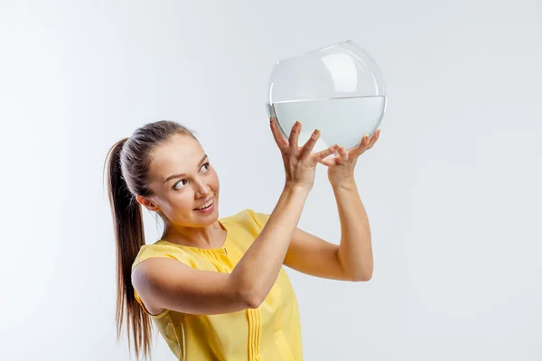 Meisje met een aquarium — Stockfoto