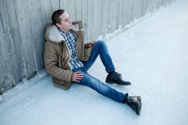 genç adam kış