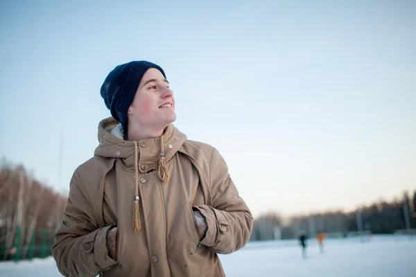 冬の若い男 — ストック写真