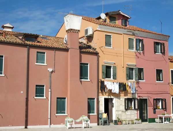 Colores característicos de las casas en la isla de Pellestrina — Foto de Stock