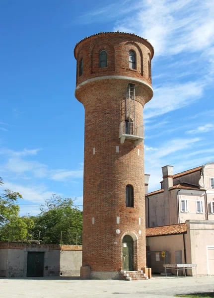 Antigo aqueduto na ilha de Pellestrina — Fotografia de Stock