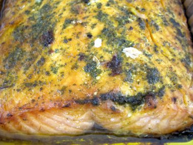 safran ile pişmiş somon fileto