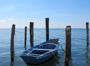 küçük kürek teknesi