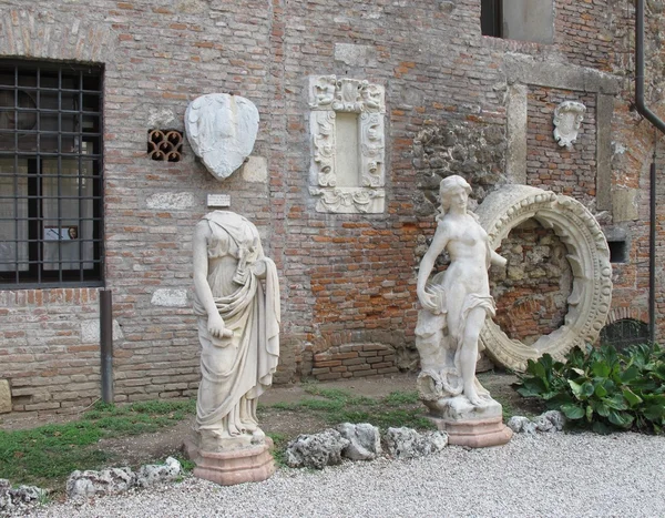 Estátuas no jardim do Teatro Olimpico — Fotografia de Stock