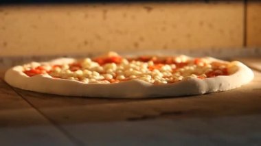 Pizza fırını yemek İtalyan yemek restoranı sıcak margherita videosu.
