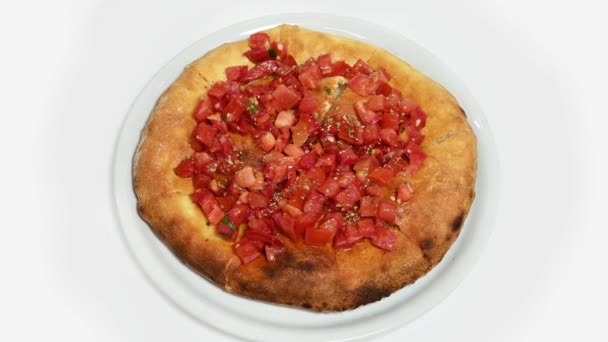 Pizza Com Pedaços Tomate Pizza Bruschettone Rotação — Vídeo de Stock
