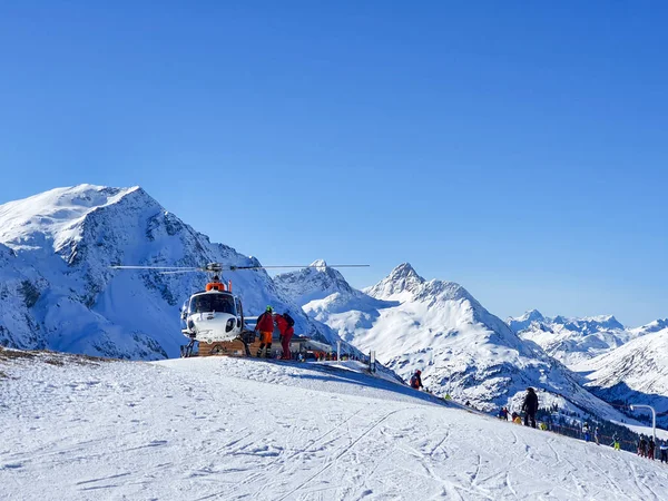 Hélicoptère Sur Piste Ski Sauvetage — Photo