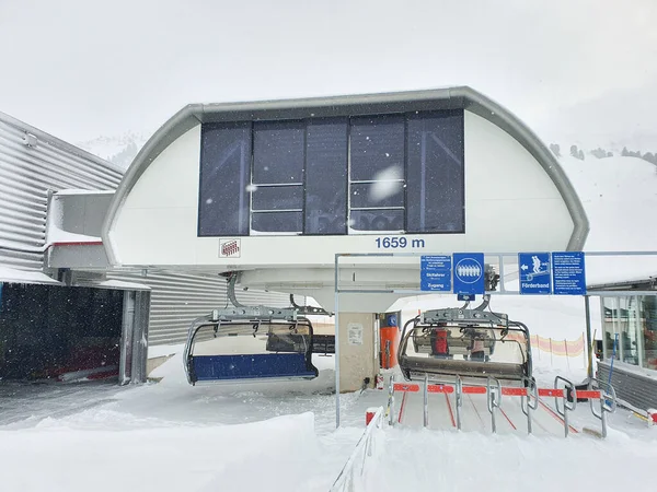 Estación Esquí Transporte Nieve Montaña —  Fotos de Stock