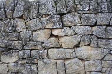 Bir evin kırsal kayalık duvarları