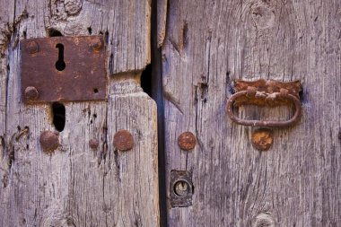 Eski bir evin kırsal kapısı.
