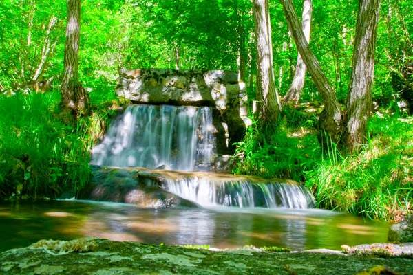 Cascata Fiume Nei Pirenei — Foto Stock