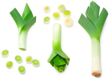 Pırasa beyaz arka planda izole edilmiş. Kırpma yolu ile. en üstteki görünüm