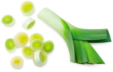 Pırasa beyaz arka planda izole edilmiş. Kırpma yolu ile. en üstteki görünüm