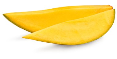 Beyaz arka planda izole edilmiş taze kesilmiş mango. Egzotik meyve. kırpma yolu