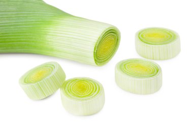 Pırasa beyaz arka planda izole edilmiş. kırpma yolu ile