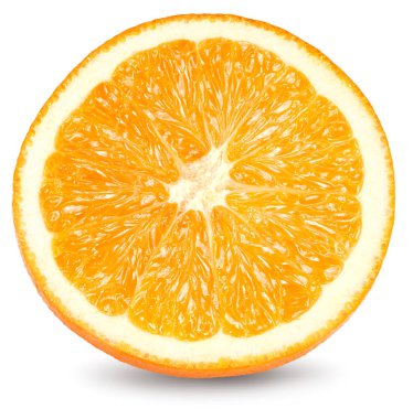 Turuncunun yarısı beyaz arka planda izole edilmiş. Sağlıklı yemek. kırpma yolu