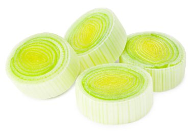 Pırasa beyaz arka planda izole edilmiş. kırpma yolu ile