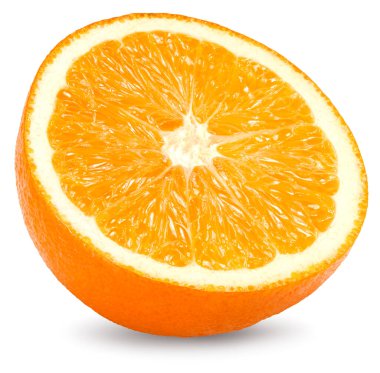 Turuncunun yarısı beyaz arka planda izole edilmiş. Sağlıklı yemek. kırpma yolu