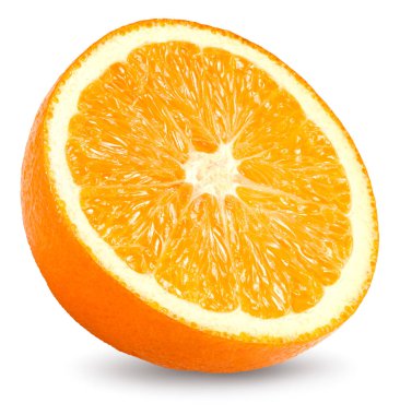 Turuncunun yarısı beyaz arka planda izole edilmiş. Sağlıklı yemek. kırpma yolu