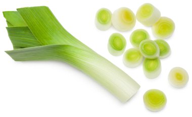 Pırasa beyaz arka planda izole edilmiş. Kırpma yolu ile. en üstteki görünüm