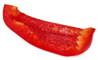 Dilimlenmiş kırmızı dolmalık biber beyaz arka planda izole edilmiş. Kesme yolu. en üstteki görünüm