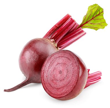 Beyaz arka planda yeşil yapraklı pancar kökü. kırpma yolu