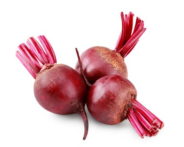 Pancar kökü beyaz arka planda izole edilmiş. kırpma yolu