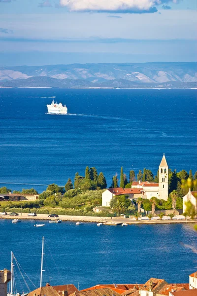 Vis island church and ferry view — Stock Photo, Image